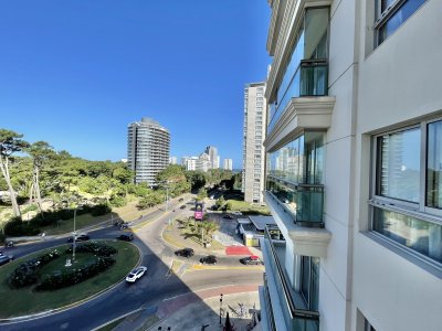 VENTA DE APARTAMENTO DE 2 DORMITORIOS EN PLACE LAFAYETTE PUNTA DEL ESTE