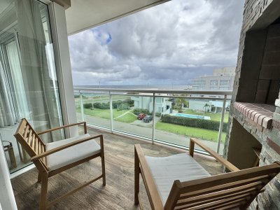 ALQUILER ANUAL DE APARTAMENTO DE 1 DORMITORIO EN EDIFICIO CRUCEROS PUNTA DEL ESTE 