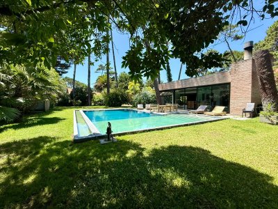 SAN RAFAEL PUNTA DEL ESTE VENTA DE CASA DE 4 DORMITORIOS CON PISCINA