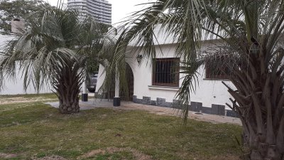 Casa de 3 dormitorios y 2 baños, playa mansa Punta del Este 