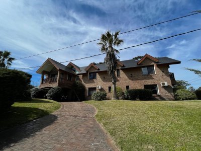 ESPECTACULAR CASA EN ZONA MANSA 