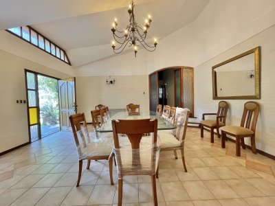 VENTA DE CASA DE 3 DORMITORIOS A METROS DE COLEGIO ZONA JARDINES DE CORDOBA PUNTA DEL ESTE 