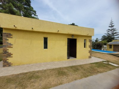 Casa con barbacoa y piscina de 3 dormitorios y dependencia de servicio