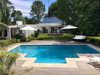 En alquiler  reveión casa de 5 dormitorios, Punta del Este 