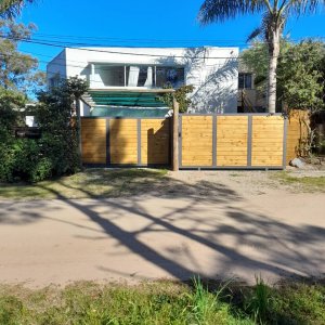 Casa de 2 dormitorios y 2 baños en alquiler La Barra 