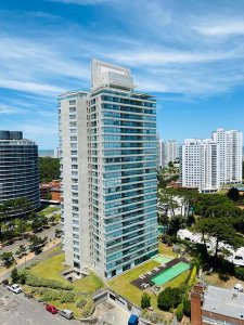 ALQUILER ANUAL DE APARTAMENTO DE 2 DORMITORIOS EN ROOSEVELT CON SERVICIOS 