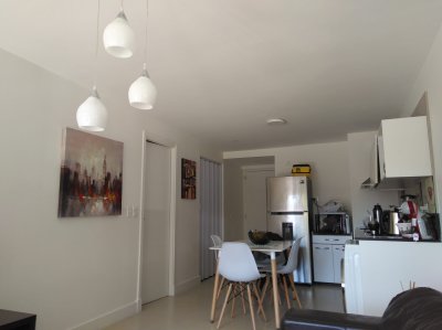 VENDO DEPTO MODERNO 2 DORM, 1 BAÑO y 1 TOALETTE CON PARRILLERO Y PISCINA