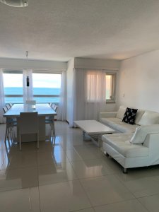Oportunidad! Vendo apartamento Península Punta  del Este 3 dormitorios y dependencia de serv Piscina climatizada Amenities