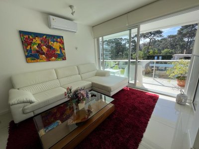 Alquiler temporal Hermoso Apartamento de 1 Dormitorio en Playa Mansa - Comodidades de Lujo