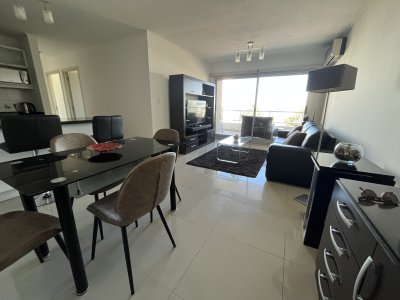 Vendo apartamento bien ubicado en Punta del Este dos dormitorios y dos baños, terraza con parrillero