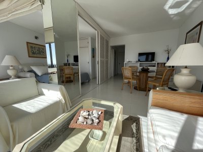 Vendo- Alquilo temporal depto 2 dorm, 2 baño, con excelente ubicación  y vista al atardecer península Punta del Este