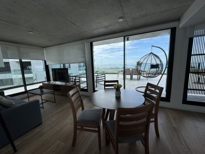 Alquiler de Temporada | Apartamento de 2 Dormitorios en Playa Pinares, Punta del Este