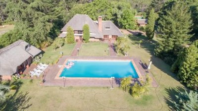 Alquiler de Temporada Casa 6D Golf con gran parque Piscina y Barbacoa 
