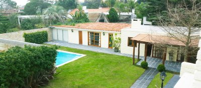 Venta y Alquiler Anual Casa 4D y dep de serv con Piscina Mansa  