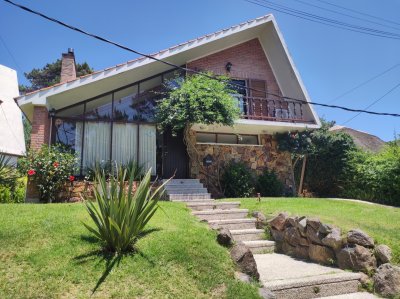 Alquiler temporario casa 2 dormitorios, 2 baños, en Punta del Este a metros del mar