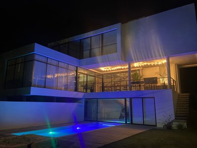 Casa moderna a estrenar en La Barra con vistas al mar 