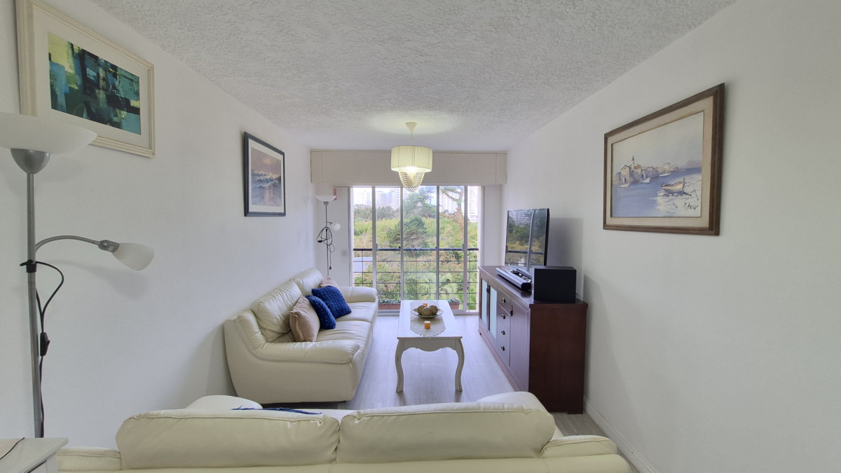 Alquiler  2 dorm. ¡Viví todo el año en Aidy Grill! Apartamento amueblado con cochera