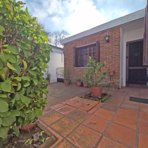 Ideal para Vivir e Invertir | Casa + Apartamento + Galpón