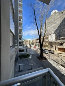 Alquiler gran apartamento en Punta Carretas 2 dorm, 2 baños, patio, Garage bajos gastos comunes