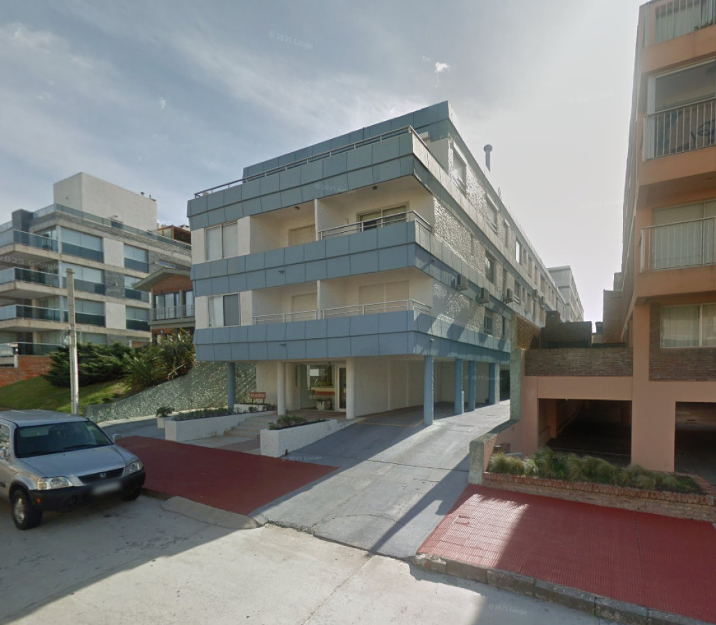 Apartamento de 1 dormitorio y medio en la peninsula a metros del mar, Punta del Este 