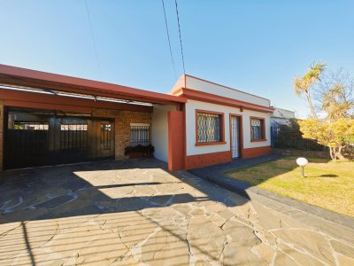 Casa en venta Perez Castellanos , proximo a Antel Arena