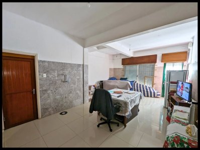 Venta de Local Comercial en Barrio Sur.
