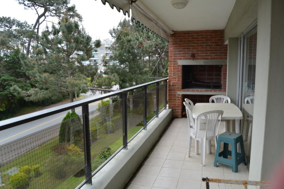 Depto 4 dorm 3 baños balcón parrillero U$S289000