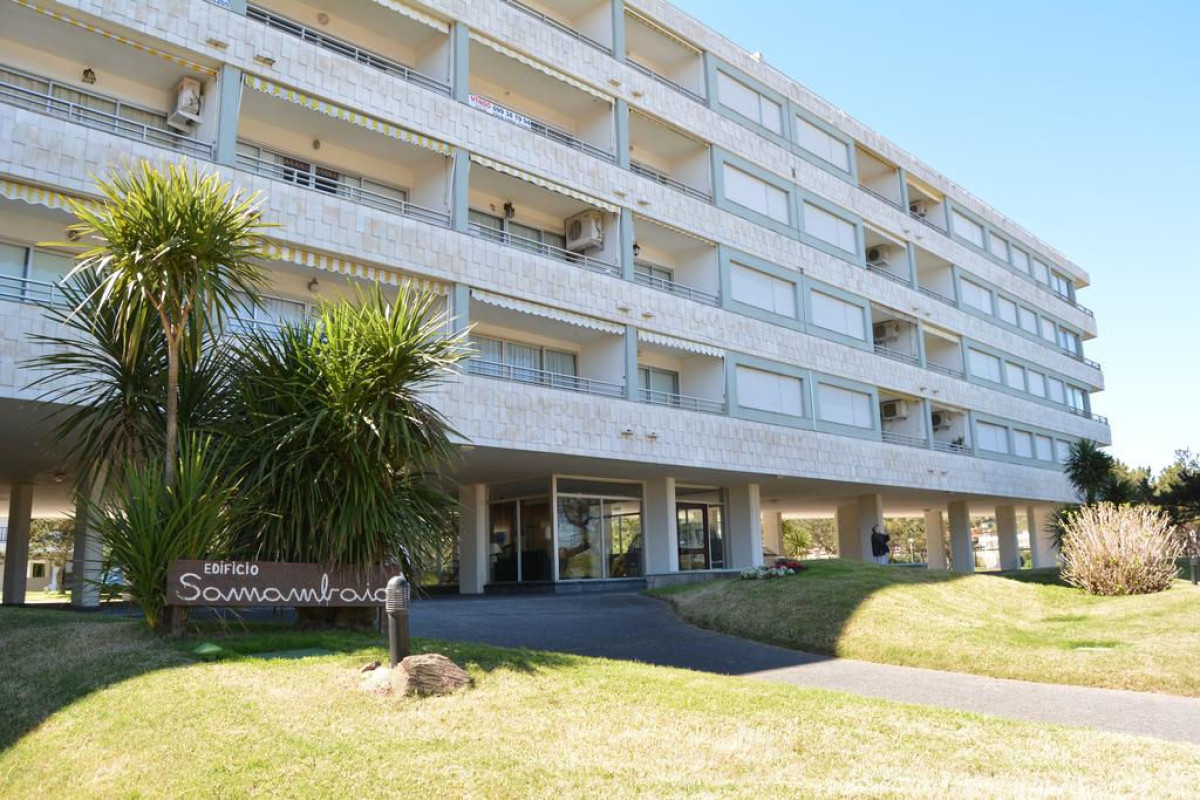 VENTA O ALQUILER TEMPORAL - Apartamento en la pda 16. frente a la playa. 4 dormitorios, 3 bnaños 