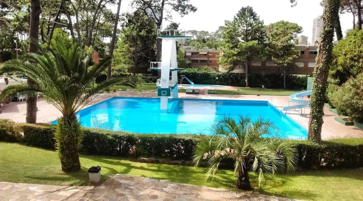 Apto PB 2 dorm y medio 2 baño estufa piscin 138000