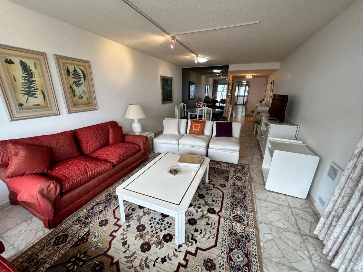 Paradas Mansa, torre de categoría, 2 dorm 2 baños más dependencia con baño, vista. Excelente calidad, US4 340.000.