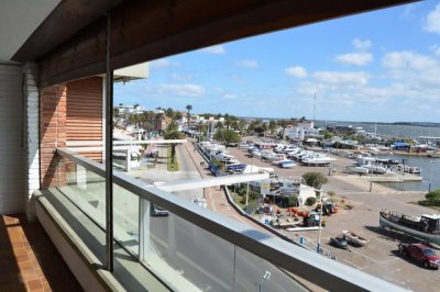 ALQUILER DE TEMPORADA Apartamento en Puerto, Punta del este, con excelente ubicación. 3 dormitorios, 3 baños, terraza y garaje