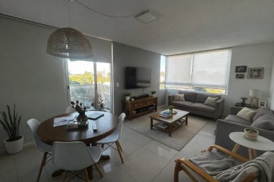 Apartamento en alquiler anual -2 dorm, 1 baño, con balcón y garage.  Zona Terminal