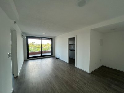 Apartamento en alquiler anual con terrazas y excelente vista al Campus