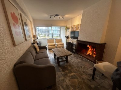 Alquiler Invernal  - Temporada - frente al mar pda 33 de la mansa. 2 dormitorios, 2 baños, con balcón y garage