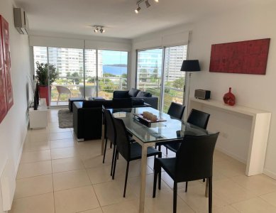 Mansa, departamento de 3 dorm 3 baños 2 terrazas, parrillero propio, loza radiante, mucamas, garaje, piscina, seguridad, tipo casa, venta US$ 380.000 