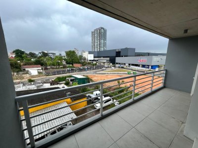 Alquilo apto 1 dorm baño living comedor balcón estacionamiento. Precio $ 28.000.