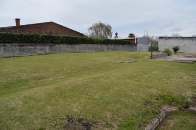 Terreno con casa en Maldonado, para aptos.