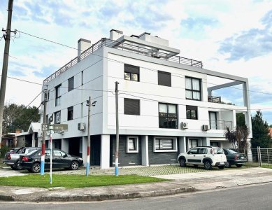 Edificio para renta, moderno y de construcción tradicional, 8 unidades alquiladas de diferentes tamaños con buena rentabilidad. Consulte