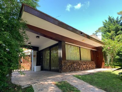 Alquiler de temporada, Casa de 3 dormitorios, 2 baños y parrillero. 