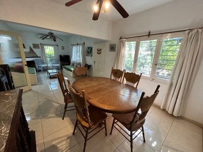ALQUILO Chalé en Barrio Mónaco, 3 dormitorios 2 baños, equipado. A 2 cuadras del Campus, IMM, Terminal, etc. Alquiler $ 40.000.