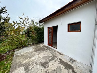 Alquilo casa 1 dorm con terreno y cochera , Maldonado Bo Norte. Precio $ 18.000 garantía de empresa de seguros o anda