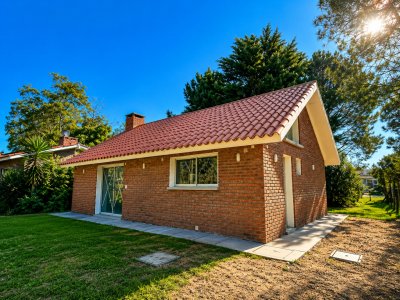 A estrenar en Casa en Barrio Privado, 2 dorm, 2 baños. U$S 198000
