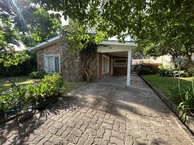 Hermosa casa en Venta - Alquiler de temporada, 2 dorm, con jardin y parrillero 