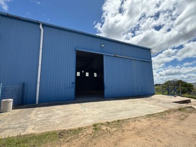 Galpon próximo a ruta 39, 300 m2 con oficina y baño, cerco perimetral, etc. Alquiler US$ 2350