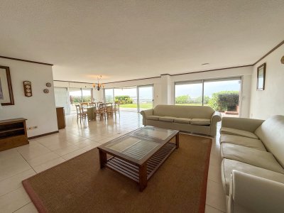 VENTA APARTAMENTO PRIMERA LINEA SEMI PISO PLANTA BAJA ESTILO CASA PENINSULA 3 DORMITORIOS Y MEDIO PUNTA DEL ESTE