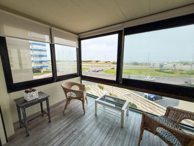 VENTA OPORTUNIDAD PRIMERA LINEA APARTAMENTO 1 DORMITORIO CON GARAGE VISTA A LA BRAVA PUNTA DEL ESTE 