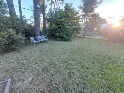 VENTA CASA PIEDRA 2 DORMITORIOS 2 BAÑOS MUY BIEN UBICADO PINARES PUNTA DEL ESTE