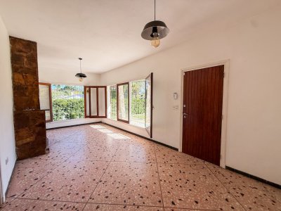 VENTA CASA 2 DORMITORIOS 2 BAÑOS PH PINARES LAS DELICIAS EN MUY BUEN ESTADO