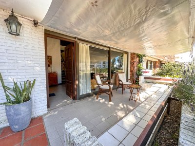 ALQUILER TEMPORADA PUNTA DEL ESTE CASA 4 DORMITORIOS 3 BAÑOS PARA 14 PERSONAS IMPERDIBLE A 2 CUADRAS DEL MAR MANSA 
