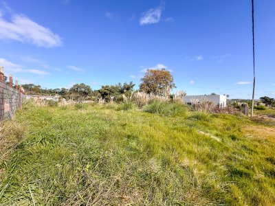 VENTA TERRENO LINDO CASI FINAL DE CALLE 4H MALDONADO ALADO DE PARQUE BURNETT